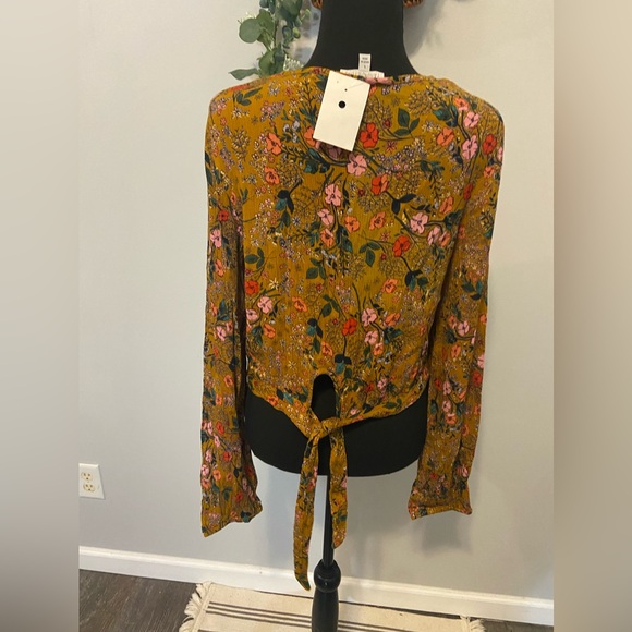 Adorable BoHo Blouse - Picture 4 of 5